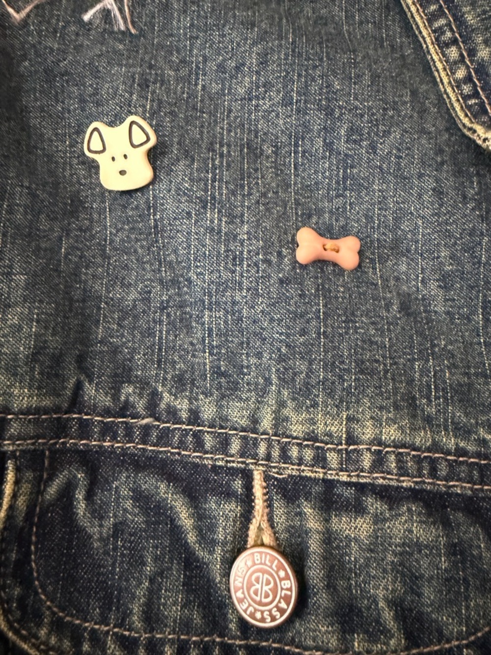 Vintage 90s Bill Blass Denim Jacket Dog Pins Fringe Trim Boho Chic Westercore - Picture 6 of 14